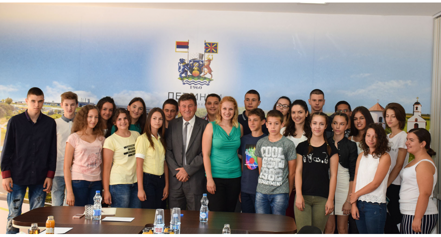 Opština povećala nagrade đacima generacije i vukovcima