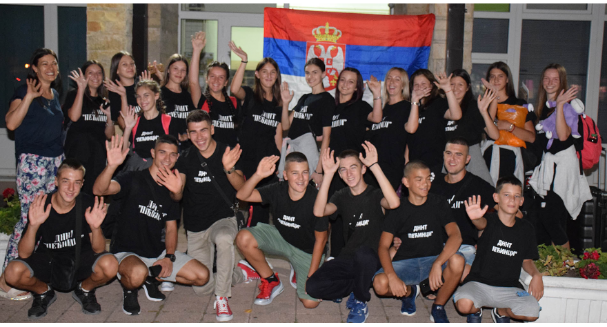 Pećinački folkloraši otputovali u Grčku