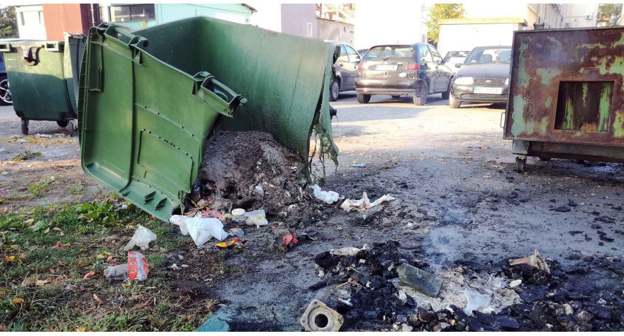 Zbog žara iz peći izgorelo trideset kontejnera