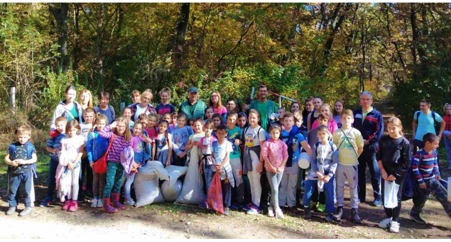 Sakupljali žir za svoju školu