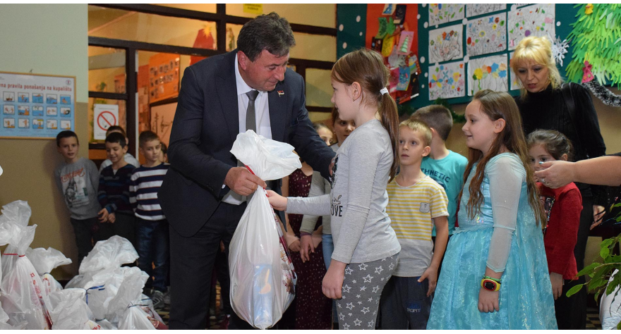 Novogodišnji paketić za svako dete