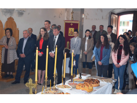 Sveta liturgija u pećinačkom hramu