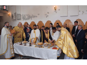 Sveta liturgija u pećinačkom hramu