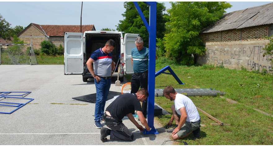 Uređenje terena pred slavu u Brestaču