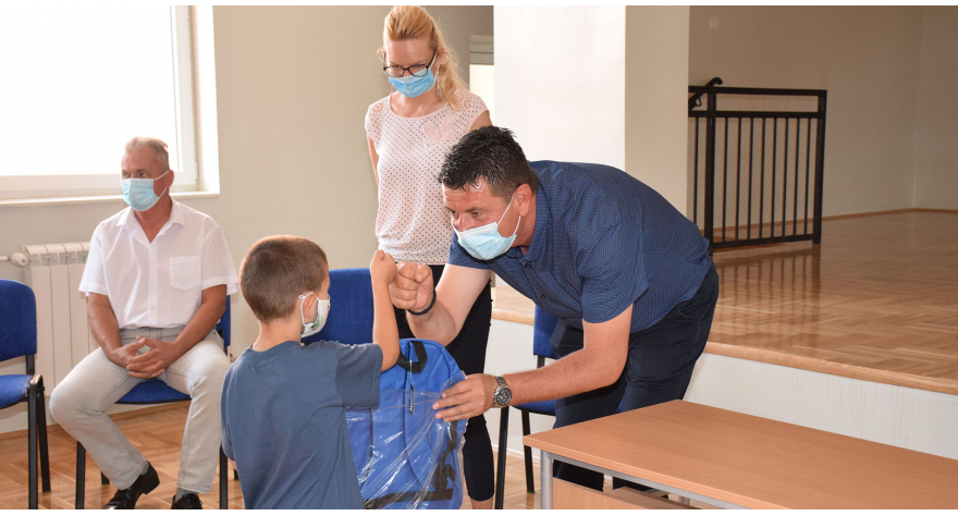 Pećinačke škole dočekale prvake