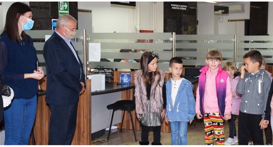 Predškolci osmehom ispunili Uslužni centar