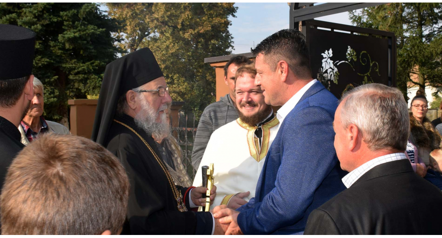 Obnavljajući hramove obnavljamo i sebe