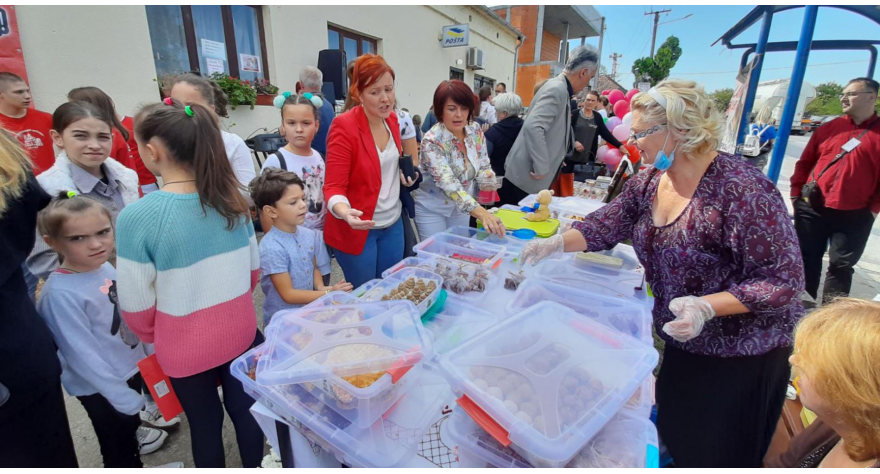 Žene iz pećinačke opštine na humanitarnom festivalu