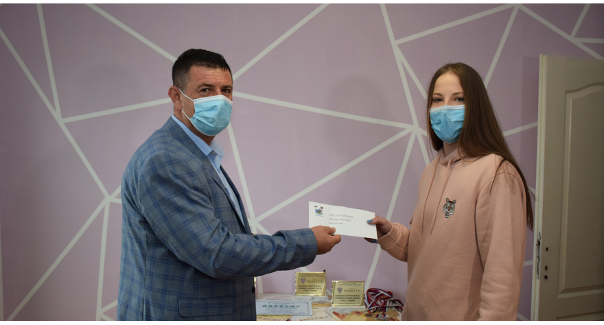 (Video) Novčane nagrade za đake generacije i vukovce