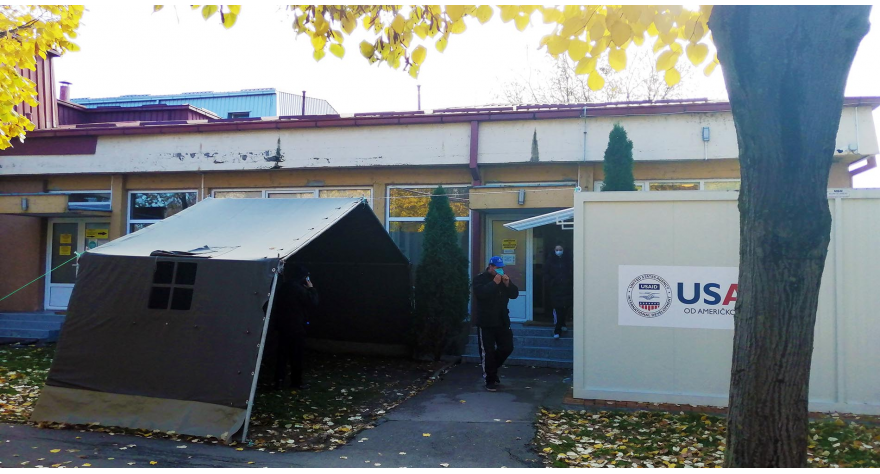 Postavljen šator ispred pećinačke kovid ambulante