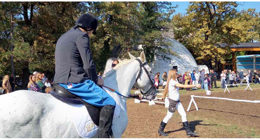 Korisnici Dnevnog boravka nastupili na konjičkim igrama