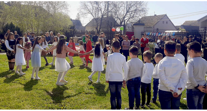 Деца бојама оживела  насеље