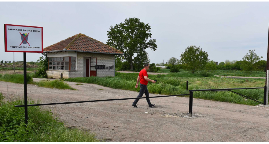 Уклања се дивља депонија у Пећинцима