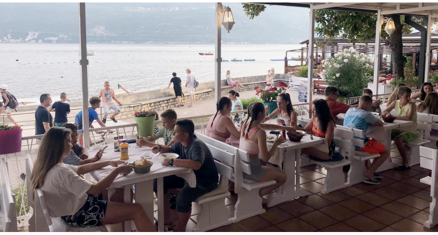 Летовање проводе у купању и спортским активностима