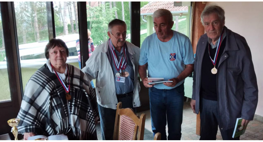 Енигмате се окитиле медаљама