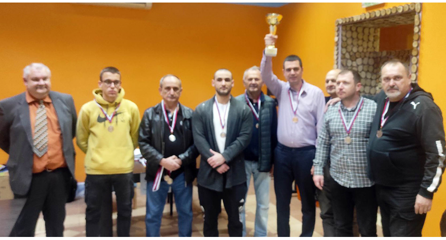 Дечки шахисти вицешампиони