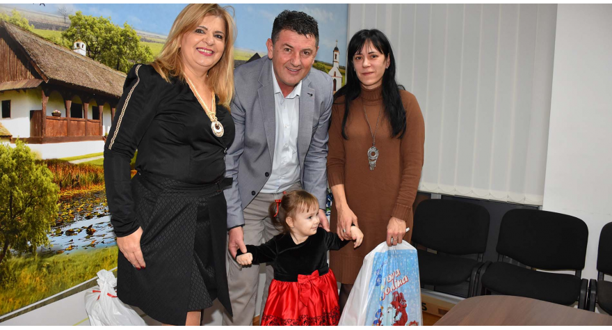 Новогодишњи пакетићи за децу из хранитељских породица