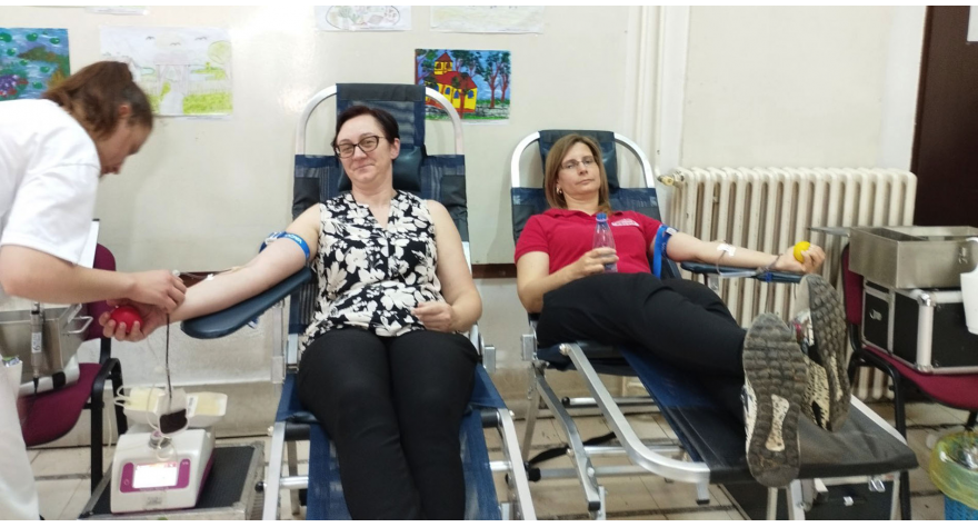 У две акције крв дало 49 давалаца