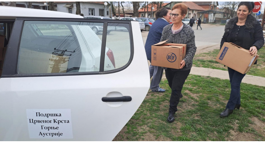 Нове количине топле гардеробе пристигле у пећиначки ЦК