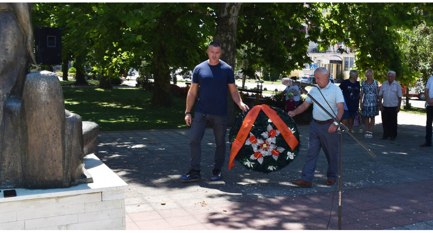 Одавањем почасти херојским прецима почело обележавање славе у Пећинцима