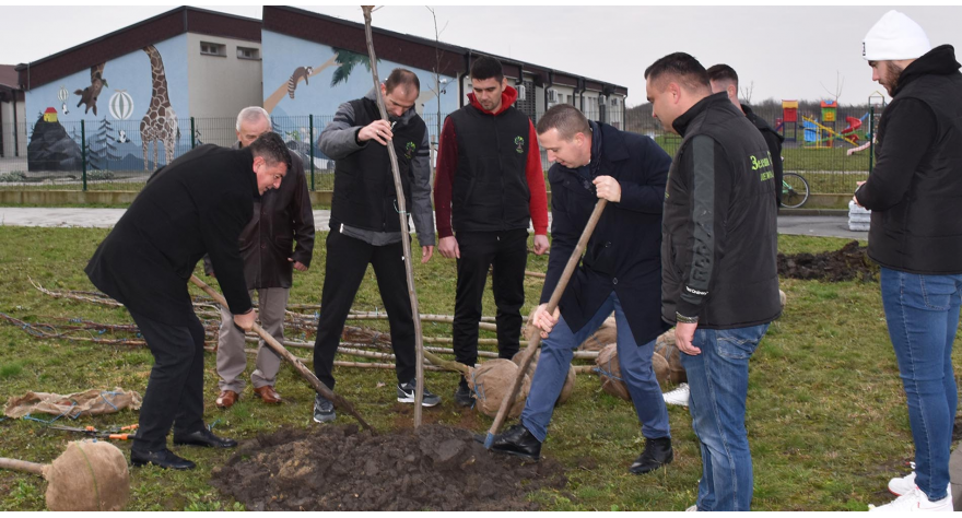 Свако засађено дрво допринос чистијој и зеленијој општини