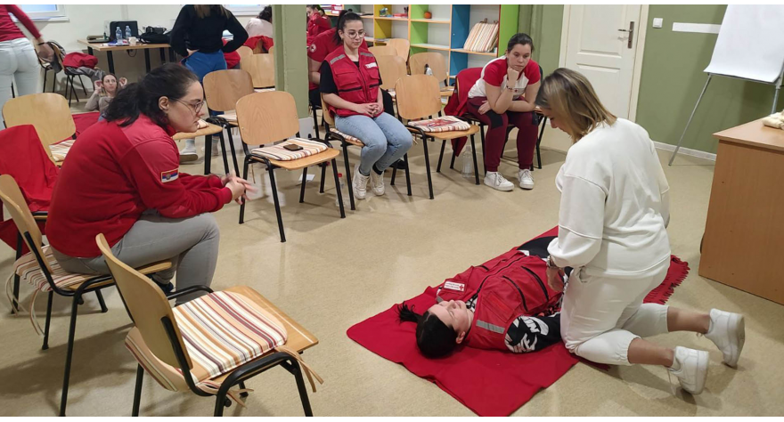 Вршњачка едукација из прве помоћи