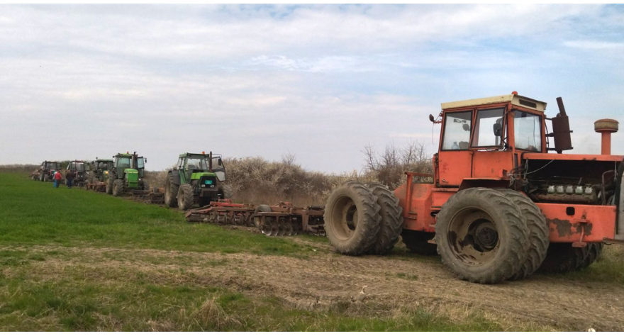 Домаћини из Карловчића уредили атарске путеве