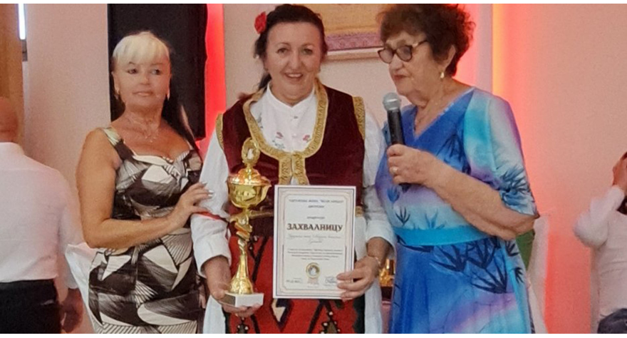 Прво место за дечју народну ношњу у Дворовима