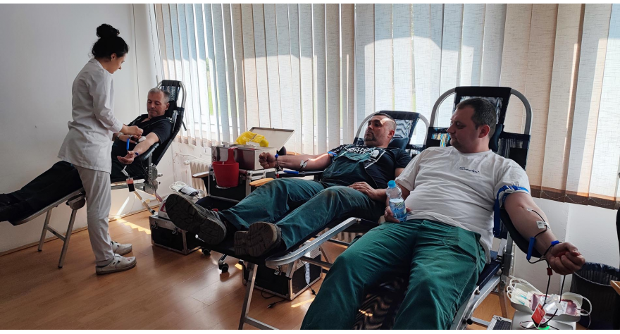 Запослени у шећерани дали крв у акцији Црвеног крста