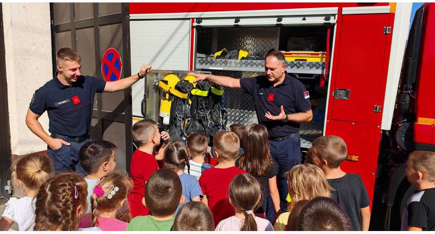 Пећиначки ватрогасци се дружили са предшколцима и едуковали их