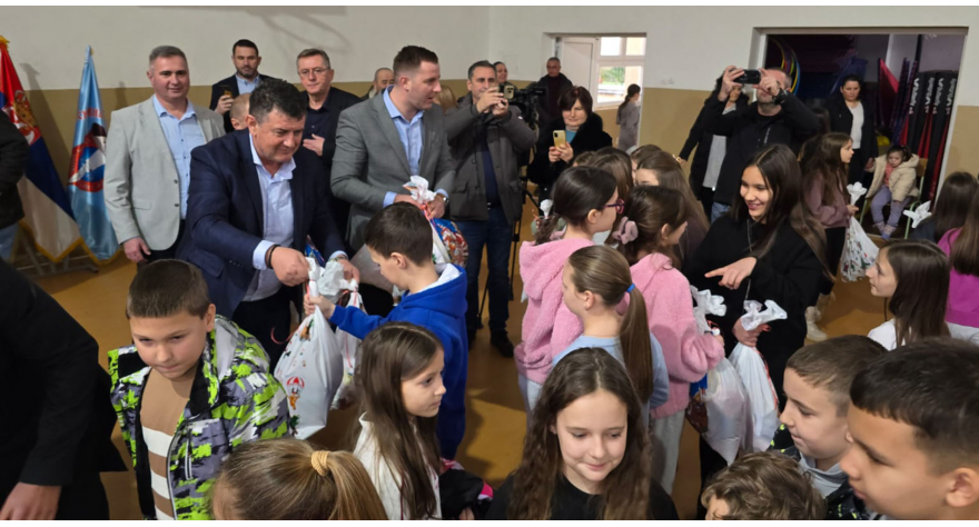 Општина Пећинци улепшала Светог Саву деци са Косова и Метохије