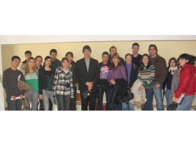 Predsednik Siniša Vukov sa studentima