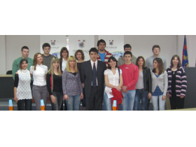 Predsednik opštine potpisao ugovore sa stipendistima